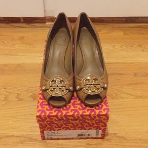 Tory Burch Amanda Open Toe Wedge in Royal Tan